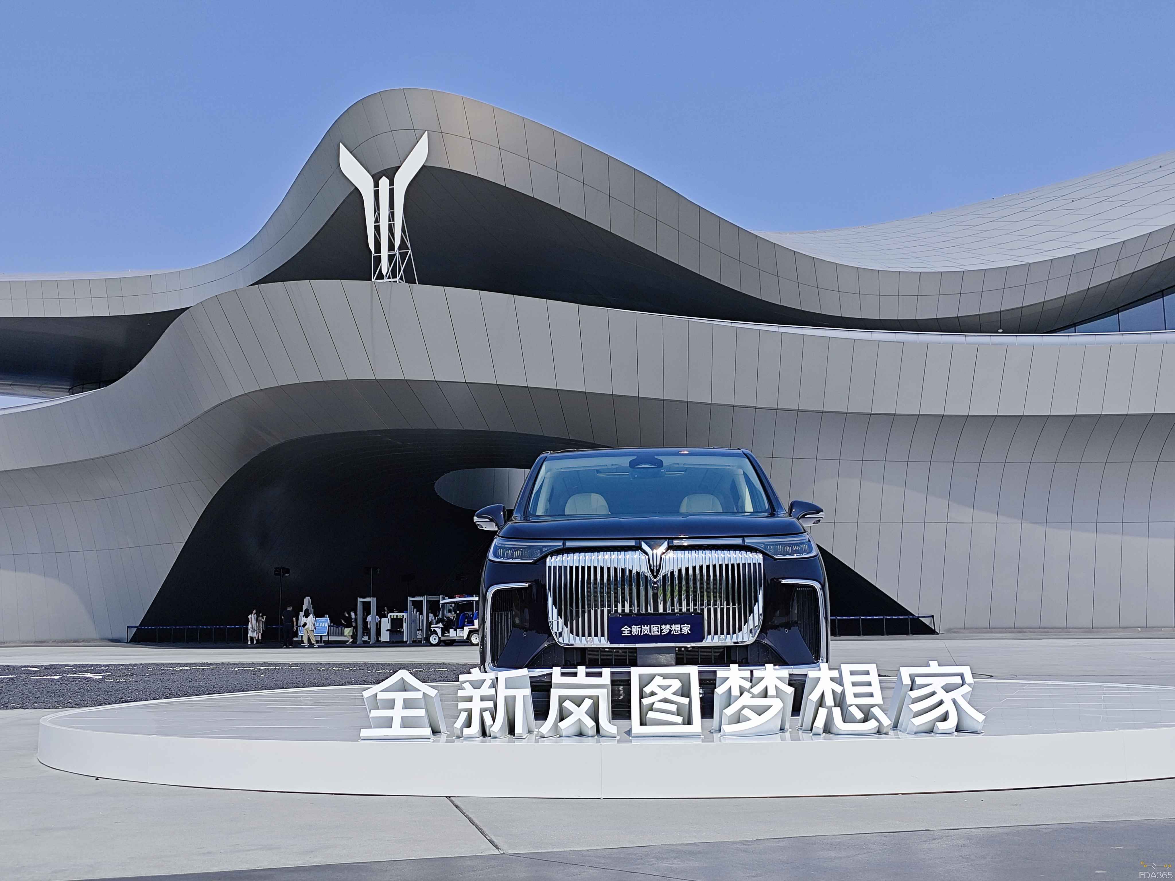 岚图汽车2024挤上牌桌：牵手华为智能化，靠